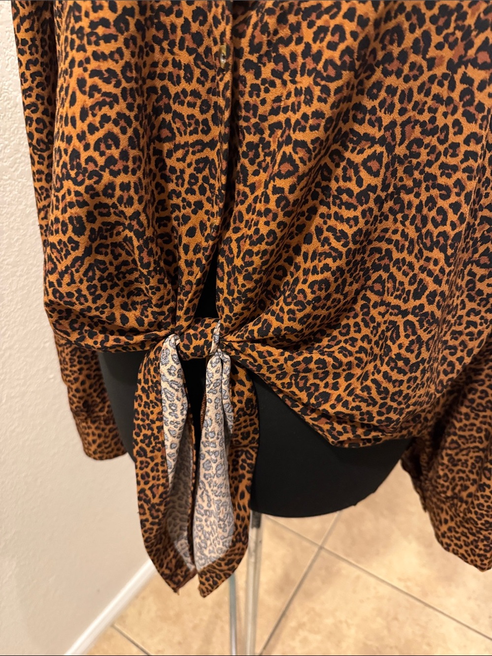 SHEIN CURVE Brown Leopard Print Tie-Front Button Down Shirt - Picture 3 of 7